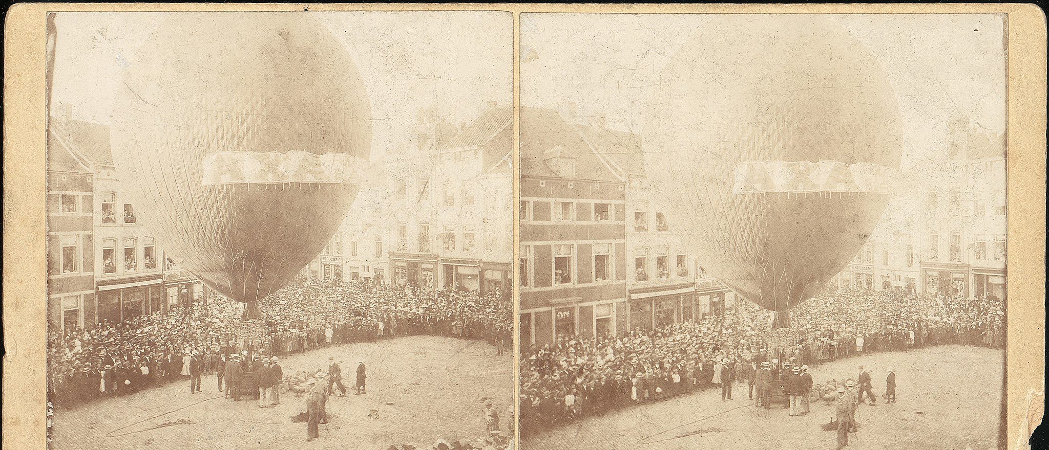 Stereograph View of a Hot Air Balloon - stereograph (MET, 1982.1182.307)